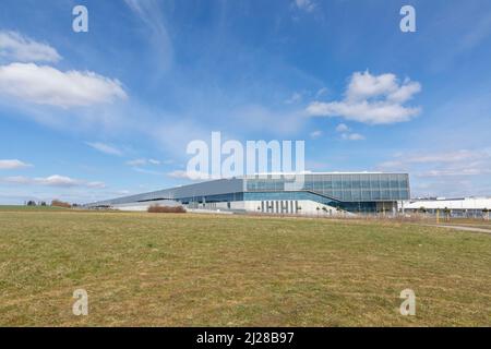 Sindelfingen, Allemagne - 20 mars 2021 : nouvelle usine de voitures électriques de Mercedes Benz à Sindelfingen. Il s'agit d'une grande chaîne de production pour l'el moderne Banque D'Images