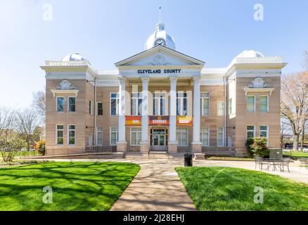 SHELBY, NC, USA-28 MARS 2022: L'ancien palais de justice du comté de Cleveland sert maintenant de centre Earl Scruggs maintient vivante l'histoire et la musique de la jambe Banque D'Images