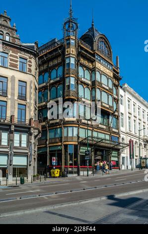 BRUXELLES, BELGIQUE - 21 AOÛT 2013 : façade de l'ancien grand magasin de la vieille Angleterre, aujourd'hui le Musée des instruments de musique à Bruxelles, Belgique. Est un Banque D'Images