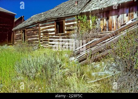 Mt : comté de Jefferson, vallée de Boulder, Elkhorn (ville fantôme), cabanes en rondins abandonnées. [Demandez #170,031.] Banque D'Images