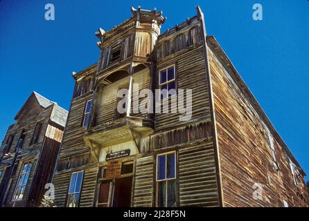 Mt : comté de Jefferson, vallée de Boulder, Elkhorn (ville fantôme), salle fraternelle abandonnée et hôtel. [Demandez #170,034.] Banque D'Images