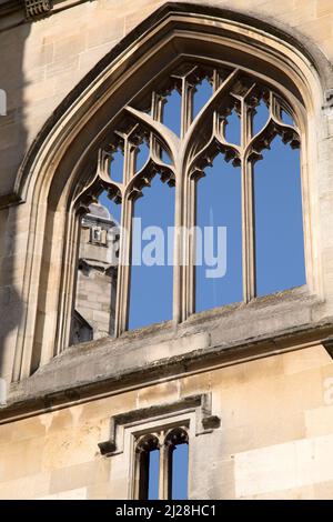 Bête, pinnacles et gargouilles sur la chapelle St George, résidence royale britannique. Château de Windsor, Windsor, Berkshire, Angleterre, Royaume-Uni Banque D'Images