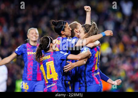 Barcelone, Espagne. 30th mars 2022. Les joueurs de Barcelone célèbrent la victoire lors du match de l'UEFA Women's Champions League entre le FC Barcelone et le Real Madrid au stade Camp Nou de Barcelone, en Espagne. Crédit: Christian Bertrand/Alay Live News Banque D'Images