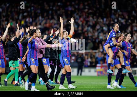 Barcelone, Espagne. 30th mars 2022. Les joueurs de Barcelone célèbrent la victoire lors du match de l'UEFA Women's Champions League entre le FC Barcelone et le Real Madrid au stade Camp Nou de Barcelone, en Espagne. Crédit: Christian Bertrand/Alay Live News Banque D'Images