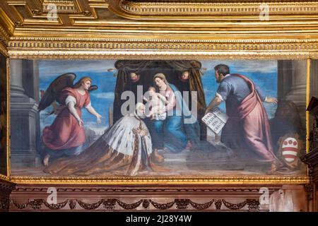 Venise, Italie - 7 juillet 2021 : la chambre du grand conseil au Palais des Doges avec peinture. Banque D'Images