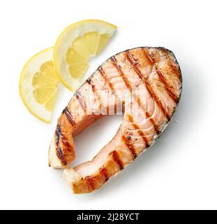 steak de saumon grillé isolé sur fond blanc, vue du dessus Banque D'Images