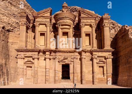 L'extérieur du monastère Al-Deir, Petra, Jordanie. Banque D'Images