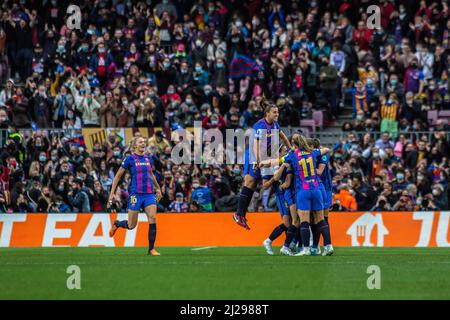 Barcelone, Espagne. 30th mars 2022. Les joueurs du FC Barcelone célèbrent un but lors du match de l'UEFA Women's Champions League entre le FC Barcelona Femeni et le Real Madrid Femenino au Camp Nou. Score final; FC Barcelona Femeni 5:2 Real Madrid Femenino crédit: SOPA Images Limited/Alay Live News Banque D'Images