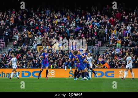 Barcelone, Espagne. 30th mars 2022. Les joueurs du FC Barcelone célèbrent un but lors du match de l'UEFA Women's Champions League entre le FC Barcelona Femeni et le Real Madrid Femenino au Camp Nou. Score final; FC Barcelona Femeni 5:2 Real Madrid Femenino crédit: SOPA Images Limited/Alay Live News Banque D'Images