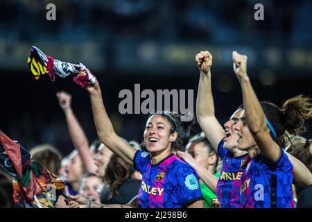 Barcelone, Espagne. 30th mars 2022. Les joueurs du FC Barcelone célèbrent la victoire après le match de l'UEFA Women's Champions League entre le FC Barcelona Femeni et le Real Madrid Femenino au Camp Nou. Score final; FC Barcelona Femeni 5:2 Real Madrid Femenino crédit: SOPA Images Limited/Alay Live News Banque D'Images