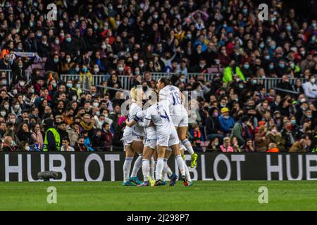 Barcelone, Espagne. 30th mars 2022. Les joueurs du Real Madrid célèbrent un but lors du match de l'UEFA Women's Champions League entre le FC Barcelona Femeni et le Real Madrid Femenino au Camp Nou. Note finale; FC Barcelona Femeni 5:2 Real Madrid Femenino (photo de Thiago Prudencio/SOPA Images/Sipa USA) crédit: SIPA USA/Alay Live News Banque D'Images