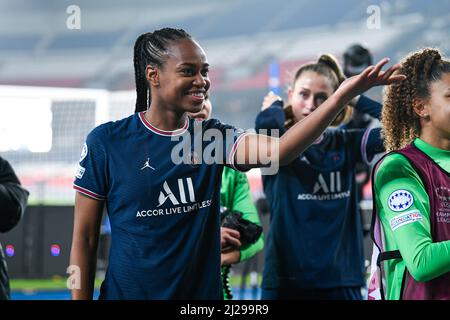 Paris, France. 30th mars 2022. Marie-Antoinette Oda Katoto et l'équipe du PSG célèbrent lors de la Ligue des champions des femmes de l'UEFA, en quarts de finale, match de football de 2nd jambes entre Paris Saint-Germain (PSG) et le FC Bayern Munich (Munchen) le 30 mars 2022 au stade du Parc des Princes à Paris, en France. Crédit : Victor Joly/Alamy Live News Banque D'Images