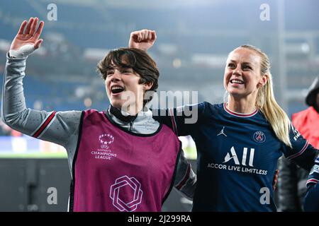 Paris, France. 30th mars 2022. Charlotte Voll, Amanda Ilestedt et l'équipe du PSG célèbrent lors de la Ligue des champions des femmes de l'UEFA, en quarts de finale, match de football de 2nd jambes entre Paris Saint-Germain (PSG) et le FC Bayern Munich (Munchen) le 30 mars 2022 au stade du Parc des Princes à Paris, en France. Crédit : Victor Joly/Alamy Live News Banque D'Images