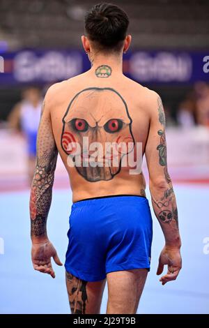 Champion du monde Nicola BARTOLINI (ITA) avec tatouages sur le dos, échauffement, gymnastique, DTB Cup, Porsche Arena, Stuttgart, Bade-Wurtemberg, Allemagne Banque D'Images