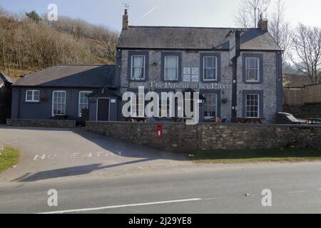 L'auberge bien connue à côté de la route principale d'Ogmore appelée le Pelican dans sa piété et est un très populaire point d'eau. Banque D'Images