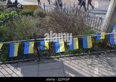 bunting représentant le drapeau ukrainien, diss, norfolk Banque D'Images