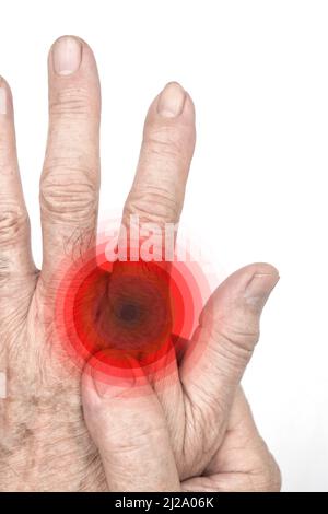 Aspect dorsal douloureux du vieil homme asiatique. Concept de tendonitis et de douleurs musculaires de main. Banque D'Images