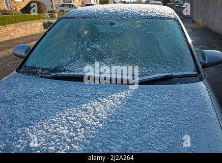 Édimbourg, Écosse, Royaume-Uni. 31st mars 2022. La marche se termine par des averses de pluie, donnant aux véhicules une légère couverture de glace et de neige ainsi qu'un départ ensoleillé. Credit: Archwhite/alamy Live news Banque D'Images