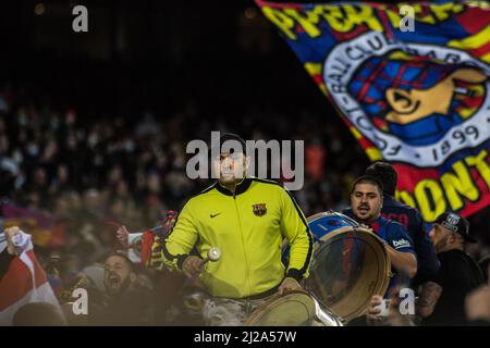 Barcelone, Catalogne. 30th mars 2022. Les fans du FC Barcelone sont vus lors du match de l'UEFA Women's Champions League entre le FC Barcelona Femeni et le Real Madrid Femenino au Camp Nou.final score; le FC Barcelona Femeni 5:2 Real Madrid Femenino (Credit image: © Thiago Prudencio/DAX via ZUMA Press Wire) Banque D'Images