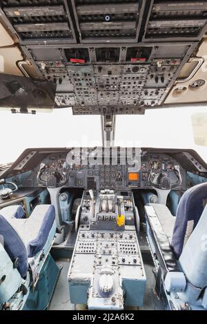 Intérieur d'un TriStar l-1011 désaffecté à Cotonou, Bénin Banque D'Images