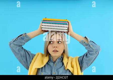 Concept de pré-apring aux examens et aux tests avec la jeune fille étudiante Banque D'Images