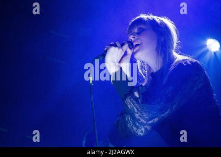 Oslo, Norvège. 29th, mars 2022. Le compositeur danois, producteur de musique et musicien électronique Trentemoller interprète un concert à Rockefeller à Oslo. Ici, la chanteuse DISA est vue en direct sur scène. (Crédit photo: Gonzales photo - Per-Otto Oppi). Banque D'Images