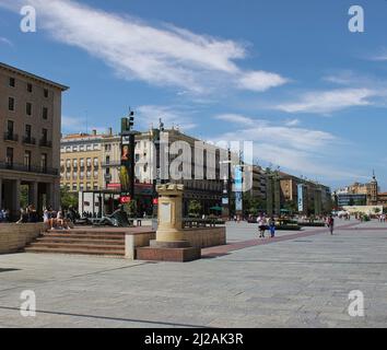 La majestueuse plaza de Nuestra Señora del Pilar (Plaza de notre Dame du pilier) à saragosse (Saragosse) , espagne, aragon. Banque D'Images