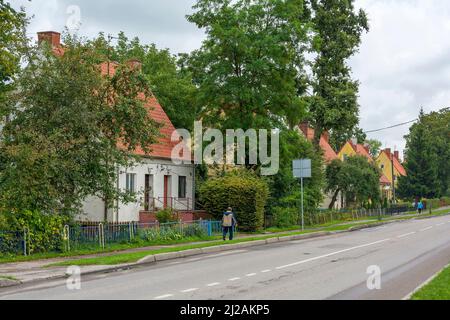 Immeubles d'appartements sur la rue Lénine dans la ville de Guryevsk, région de Kaliningrad Banque D'Images