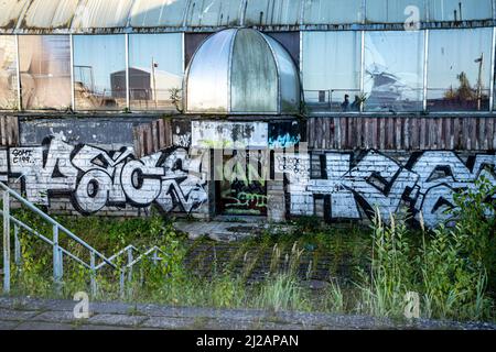 Tallinn, Estonie - 20.08.2021 vue de l'abandonné Tallinna Linnahall, amphithéâtre en béton construit à l'époque soviétique pour les Jeux Olympiques d'été de Moscou en 1980 Banque D'Images