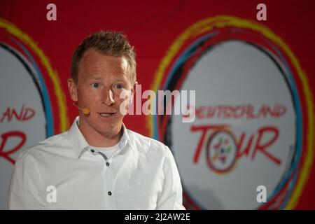 31 mars 2022, Hessen, Francfort/M.: Fabian Wegmann, directeur sportif du Deutschland Tour, parle lors de la présentation de la route du Deutschland Tour 2022. La course cycliste aura lieu du 24 au 28 août 2022, en quatre étapes plus un prologue. Il commence à Weimar et mène à Stuttgart via Marburg et Freiburg. Photo: Sebastian Gollnow/dpa Banque D'Images