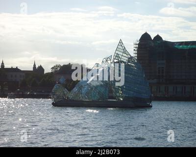 Une sculpture sur l'eau juste à côté de l'opéra d'Oslo - elle se trouve Banque D'Images