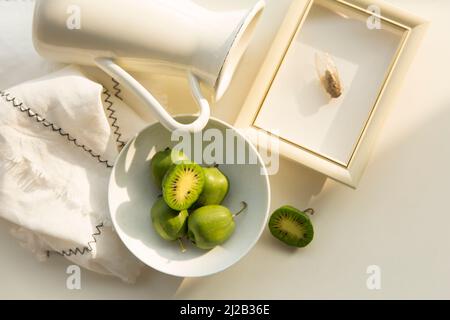 Encore la vie, mini kiwis fruits Banque D'Images