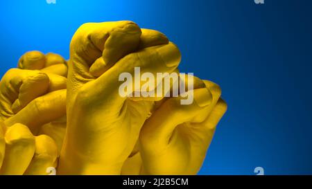 Poing aux couleurs du drapeau ukrainien élevé pour combattre et résister à l'opposition russe - 3D illustration Banque D'Images