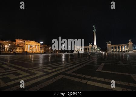 Mémorial du millénaire - Hősök tere de nuit. Budapest, Hongrie Banque D'Images