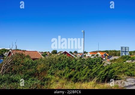 Vue tranquille sur le pittoresque village côtier de Langegarde sur l'île de Koster Sud, Bohuslän, Västra Götalands län, Suède. Banque D'Images