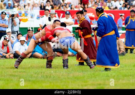 Mongolie. Jeux de lutte au festival Naadam à Oulan-Bator Banque D'Images