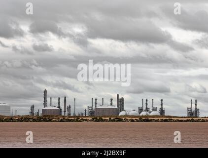 Réservoirs de stockage de pétrole et de gaz et raffinerie à Seal Sands, Teesmouth près de Middlesbrough, au nord-est de l'Angleterre. ROYAUME-UNI Banque D'Images