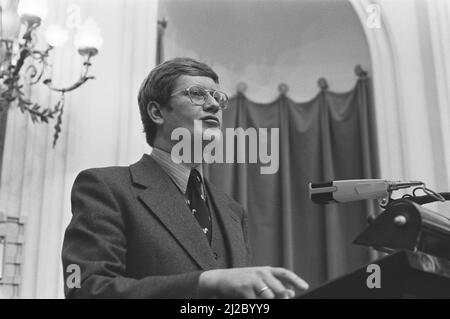 Débat de la Chambre des représentants sur l'ordre du coeur manqué, Wiegel parlant, les titres ca. 3 juin 1976 Banque D'Images