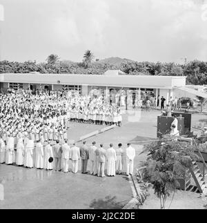 La reine Juliana prononce un discours au collège Stuyvesant de Willemstad, vers le 20 octobre 1955 Banque D'Images