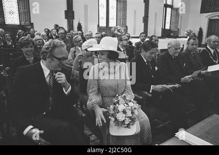 La princesse Beatrix et le prince Claus à l'anniversaire 175th de la loi sur L.O. à Ridderzaal, f.l.n. Ministre Van Kemenade , Beatrix et Claus, de Gaay Fortman ca. 14 juin 1976 Banque D'Images