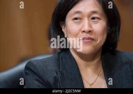 Washington, Vereinigte Staaten. 31st mars 2022. Katherine Tai, représentante commerciale des États-Unis (USTR), comparaît devant le Comité des finances du Sénat à Capitol Hill, à Washington, DC, le 31 mars 2022. Credit: Chris Kleponis/CNP/dpa/Alay Live News Banque D'Images
