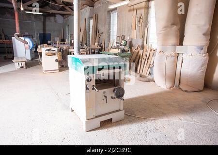 Atelier de menuiserie moderne pour la fabrication de meubles en bois Banque D'Images