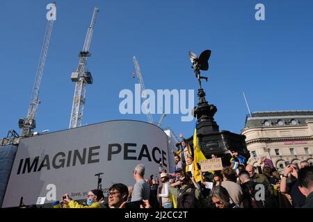 Yoko Ono's imagine Peace, marche de protestation en Ukraine, centre de Londres Banque D'Images