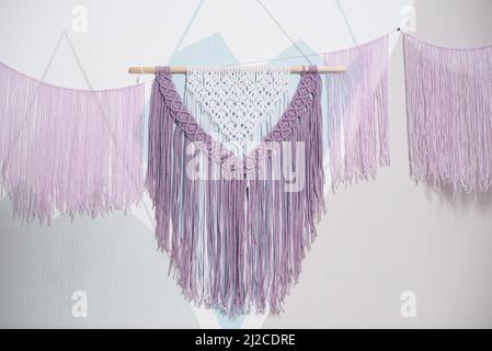 Macrame rose sur le mur pour l'intérieur dans le style boho Banque D'Images