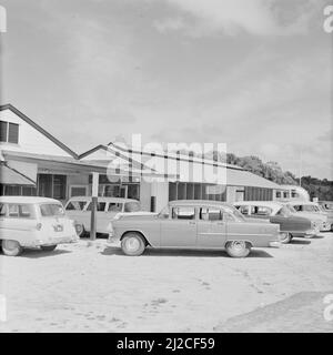 Le parking de l'aéroport de Zanderij au Suriname ca. 1 octobre 1955 Banque D'Images