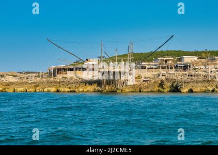 Trabucco, structure traditionnelle de construction de pêche en bois dans la péninsule d'Apulia Gargano, Italie Banque D'Images