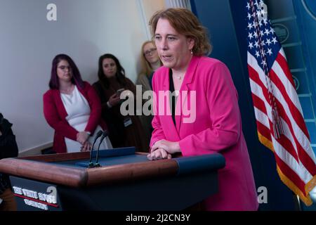Washington, Vereinigte Staaten. 31st mars 2022. 'Jeopardy !' champ Amy Schneider s'adresse aux médias à la Maison Blanche à Washington, DC, le 31 mars 2022. Credit: Chris Kleponis/CNP/dpa/Alay Live News Banque D'Images