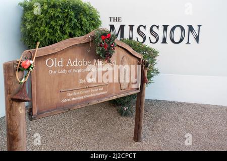 Panneau d'entrée à la vieille mission d'Adobe, notre Dame de l'Église permanente d'aide. Première paroisse catholique et la plus ancienne chapelle permanente de Scottsdale Arizona Banque D'Images