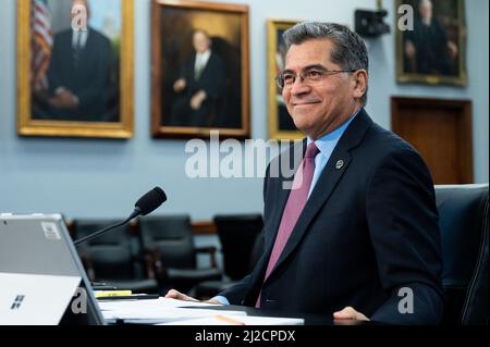 Washington, États-Unis. 31st mars 2022. Xavier Becerra, secrétaire de la Santé et des Services sociaux, lors d'une audience du Comité des crédits de la Chambre. Crédit : SOPA Images Limited/Alamy Live News Banque D'Images
