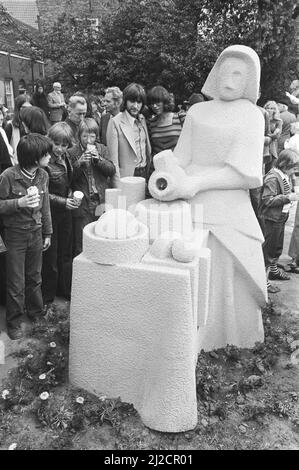 Vermeer Milkmaid par Wim T. Schippers à Delft dévoilé ca. 29 mai 1976 Banque D'Images